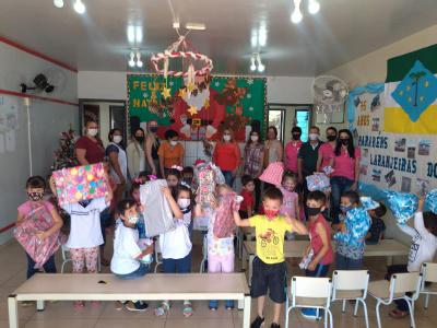NÃºcleo Feminino Coprossel e CEMEI Sementinha do Saber levam alegria no Natal das CrianÃ§as da Escola